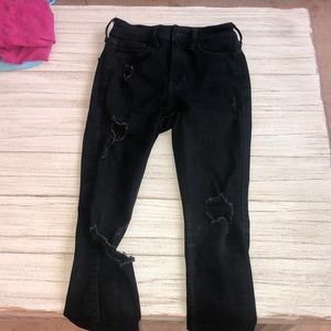 black hollister skinny ripped jeans